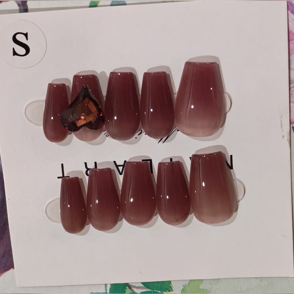 Press on nails